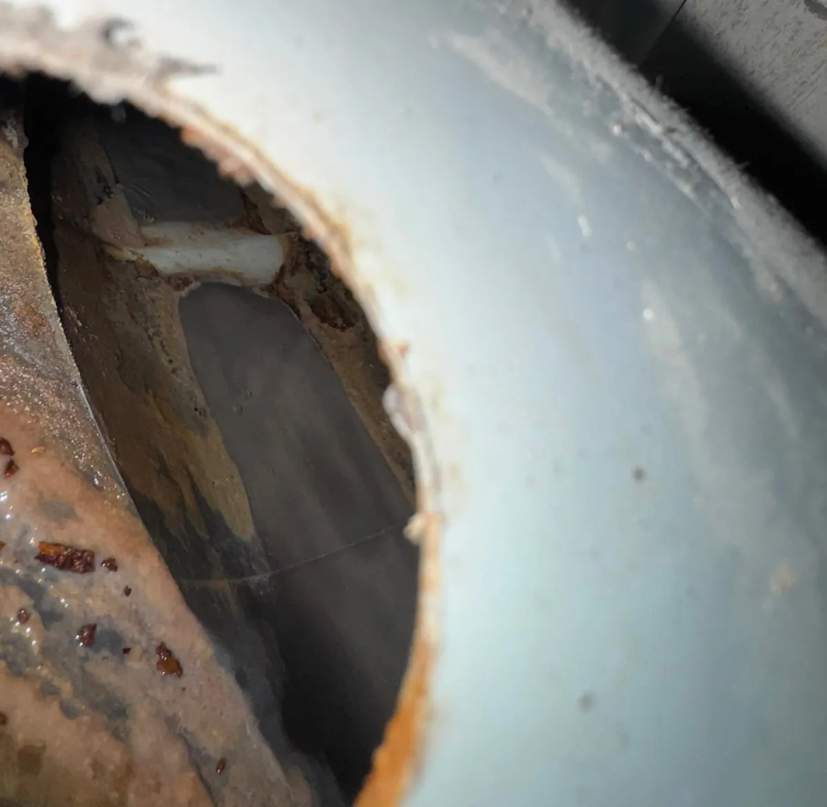 Colonne PVC dégagée après débouchage au Mans